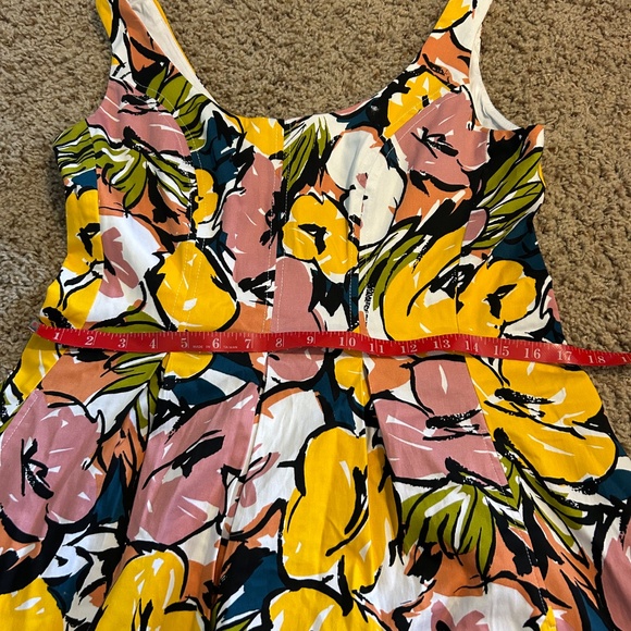 Super Cute Nine West Dress with Pockets! - Picture 6 of 11